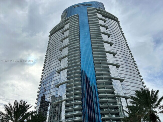 Building Photo - 851 NE 1st Ave