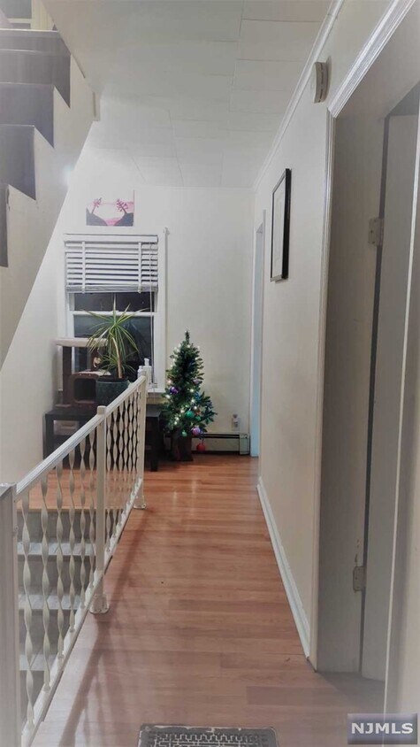 Primary Photo - 73 Carlton Ave
