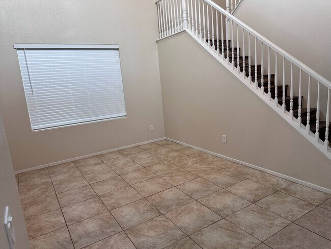 Foto del edificio - 2820 Dowitcher Ave