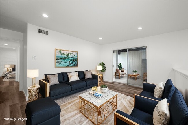 Building Photo - 2744 Briarhurst Dr