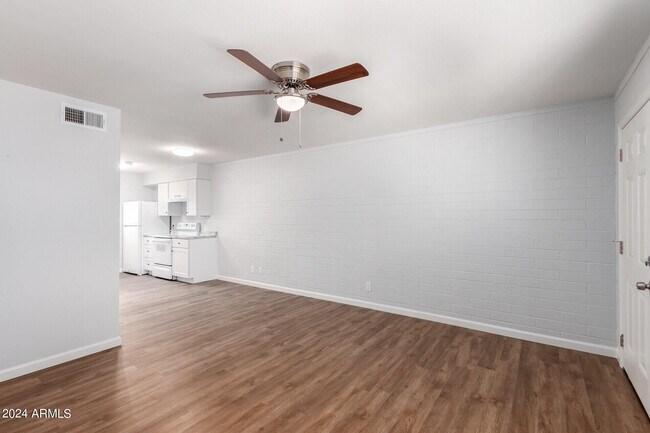 Building Photo - 2226 W Heatherbrae Dr