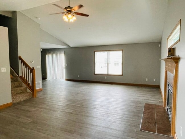 Building Photo - 8575 Fernbrook Dr