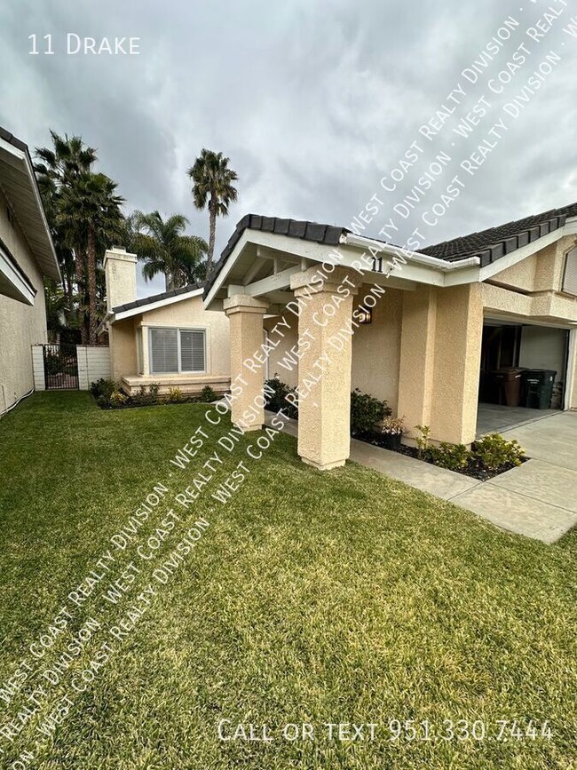 Building Photo - Gorgeous 2-bed/2-bath desirable part of La...