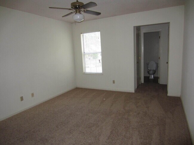 Building Photo - 5 Wooddale Dr