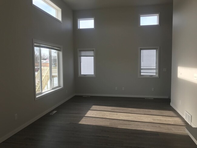 Foto del edificio - 3 Bed 3 Bath Twin Home