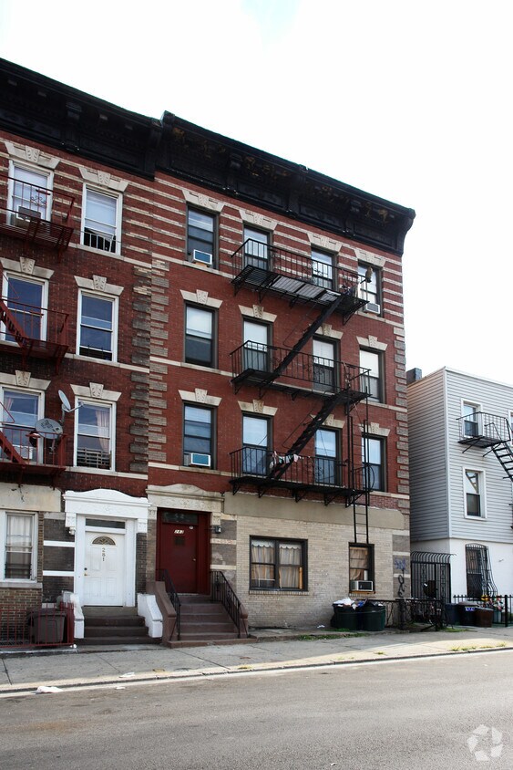 Building Photo - 283 23rd St