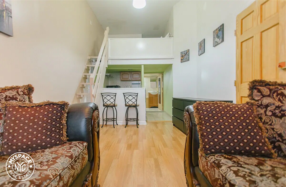 Foto principal - 577 Onderdonk Ave