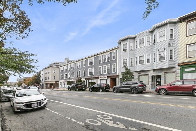 Building Photo - 545 Cambridge St