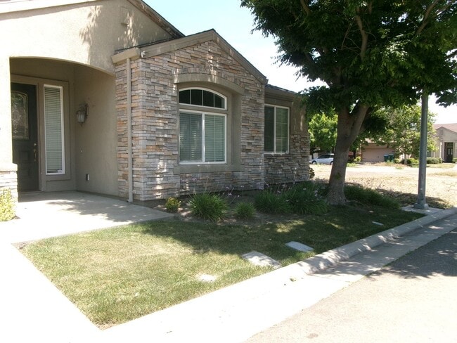 Building Photo - 1508b