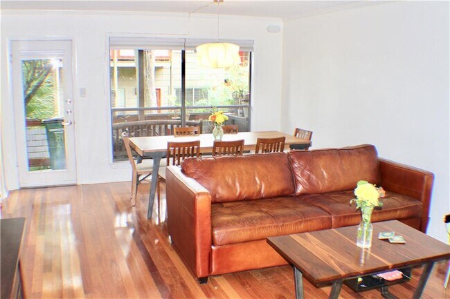 Building Photo - 1101 Hollow Creek Dr