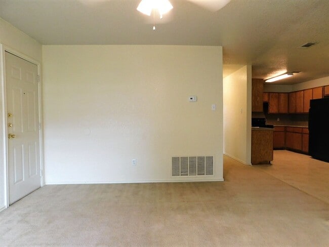 Building Photo - 2803 Lucille Dr