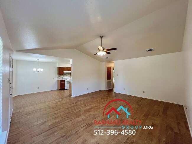 Foto del edificio - Available Early July: 3 Bed 2 Bath House with Garage-Recent Updates