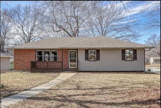 Building Photo - 814 N Yuma Ave