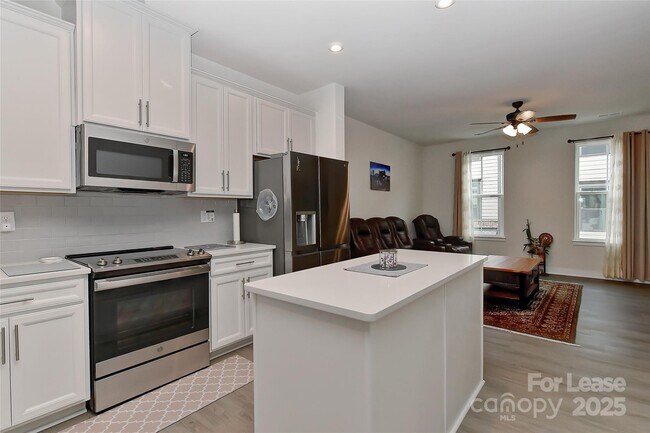 Foto del edificio - 421 Spearfield Ln