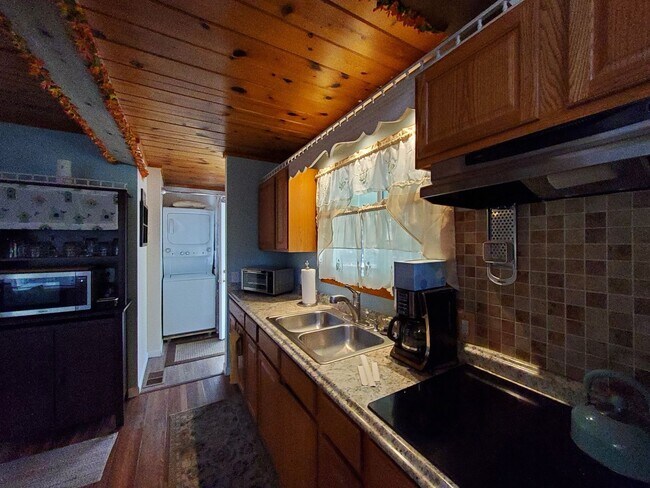 Foto del edificio - Adorable [furnished] - 2 Bed / 1 Bath A-Frame for Lease