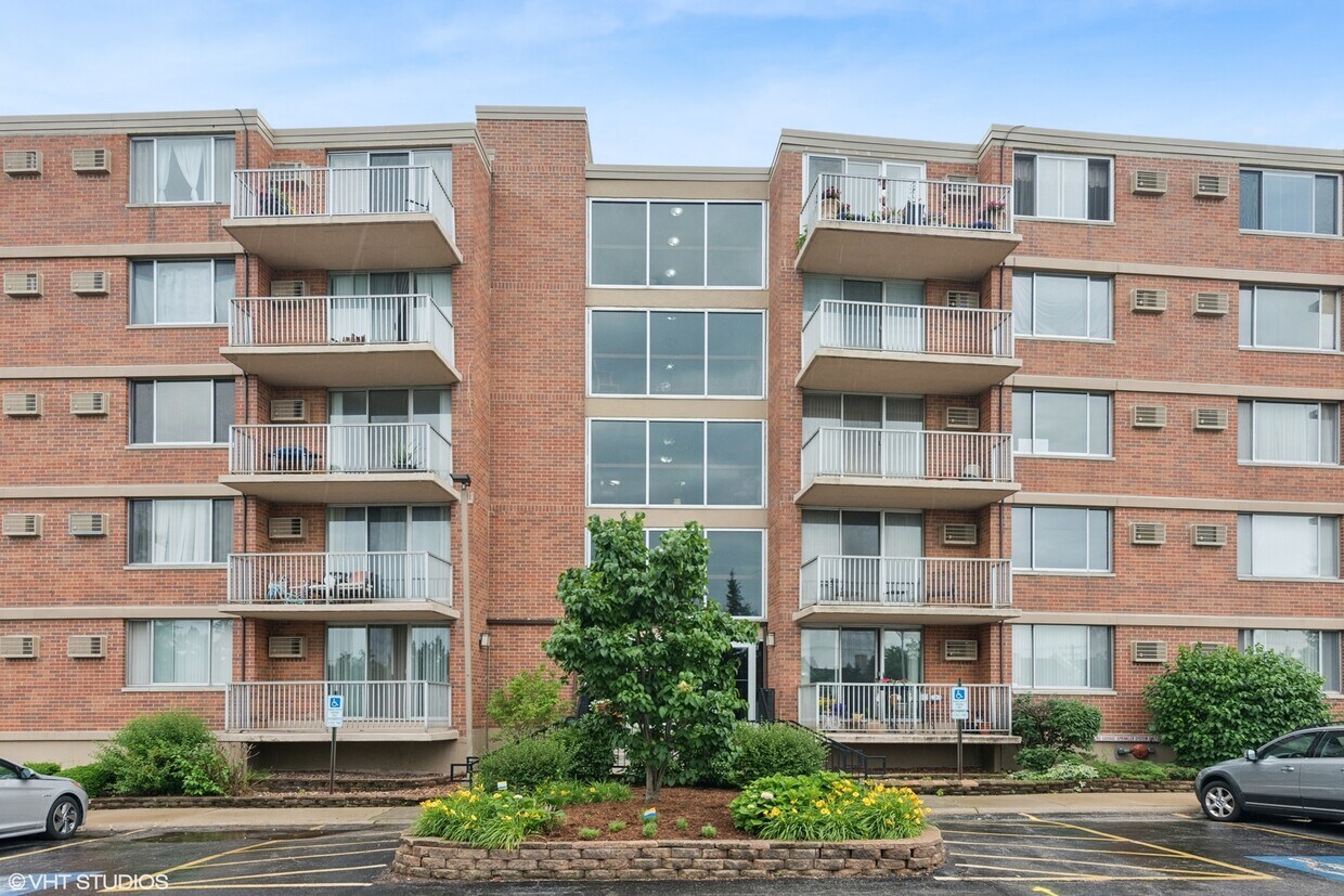 Foto principal - 2200 S Stewart Ave
