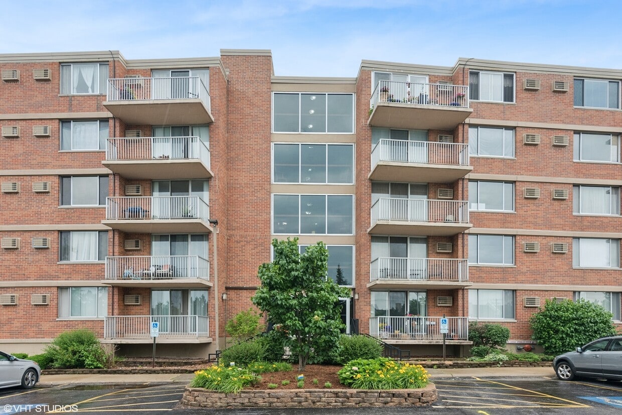 Primary Photo - 2200 S Stewart Ave