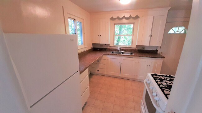 Building Photo - 410 S Aurora St