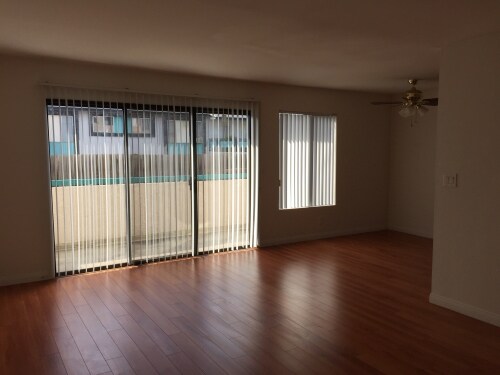 Building Photo - 647 N Hayworth Ave