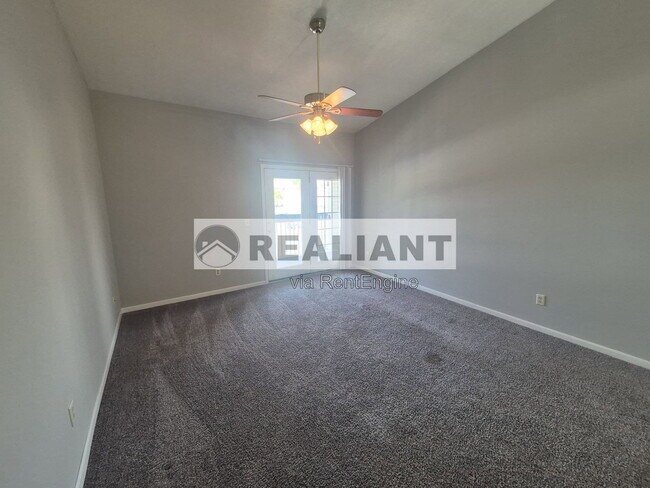Foto del edificio - 10136 Carnation Ct