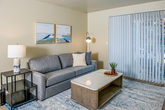Foto del edificio - 2700 W Powell Blvd