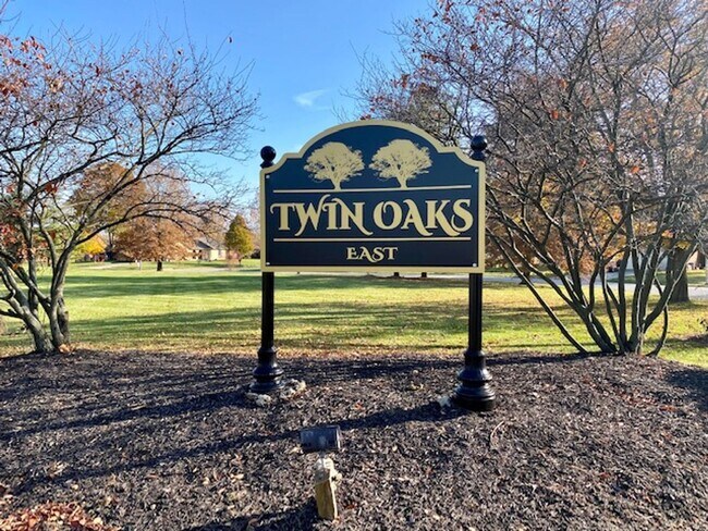 Building Photo - Wonderful 4 Bedroom 2 Bathroom Red Brick R...