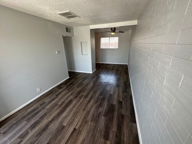 Building Photo - 3123 W Almeria Rd