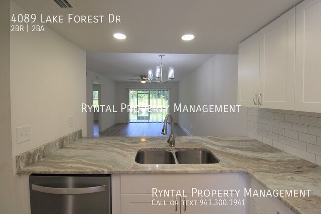 Foto del edificio - 4089 Lake Forest Dr