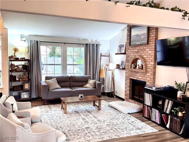 Foto del edificio - 431 Ackerman Ln