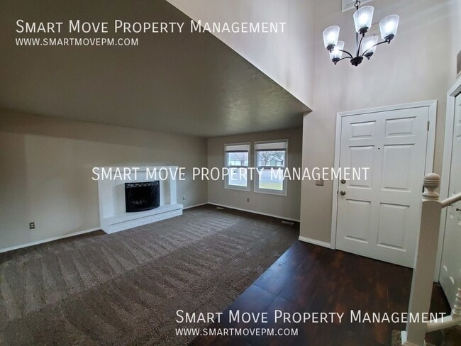Building Photo - Lakewood 4bdrm on Quiet Dead End St. Gorge...