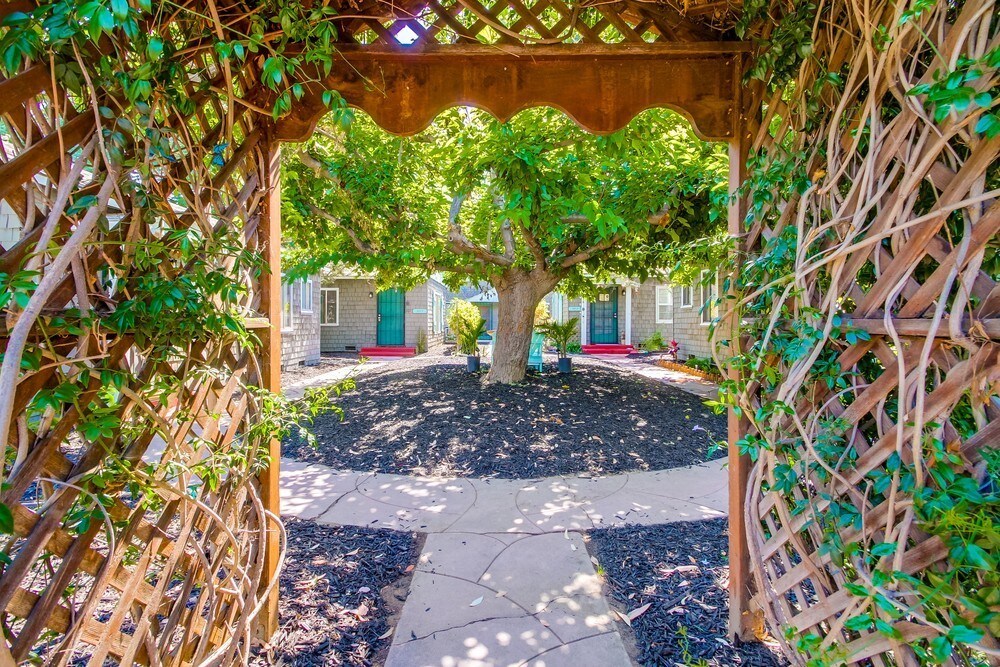 Foto principal - 9811 River St St