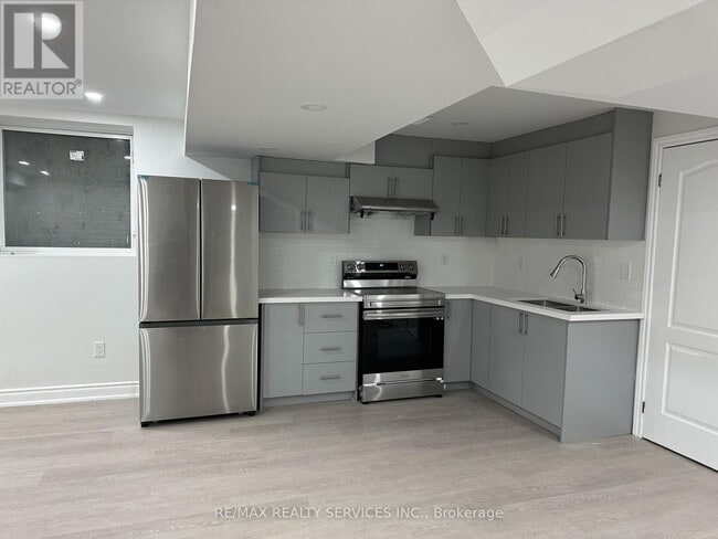 Building Photo - 27 Roulette Cres