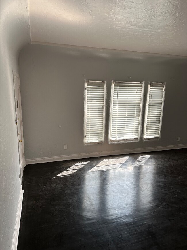 Foto del edificio - 3207 W 43rd Pl