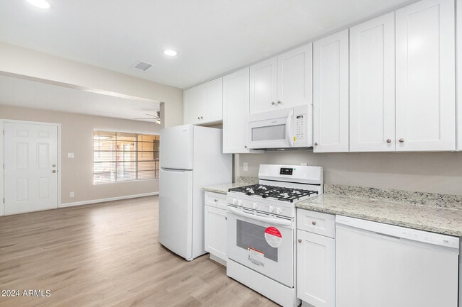 Foto del edificio - 3646 E Glenrosa Ave