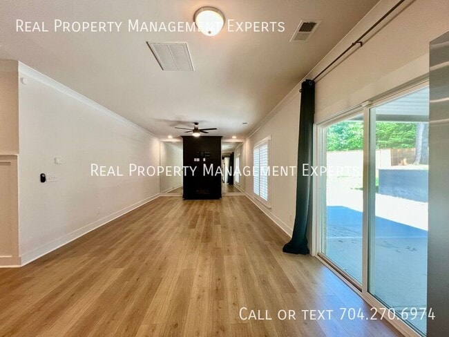 Foto del edificio - 4216 McIntyre Ave