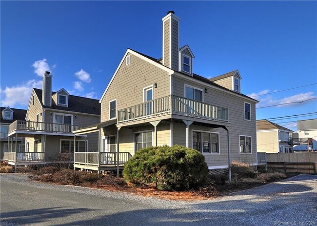 Building Photo - 681 Fairfield Beach Rd