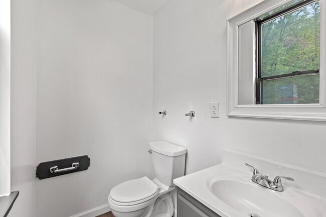 Building Photo - 411 E Carson St