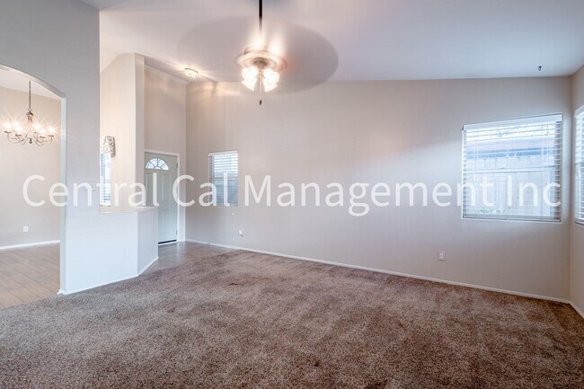 Foto del edificio - 3 Bedroom/2 Bath Home in Desired Riverlakes Community - $2450 per month!