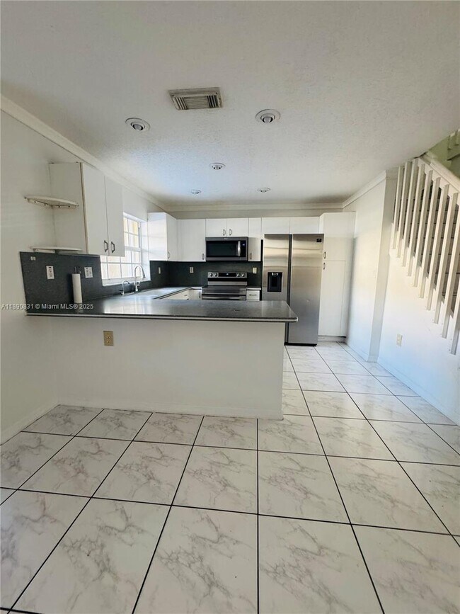 Foto del edificio - 6880 SW 158th Ct