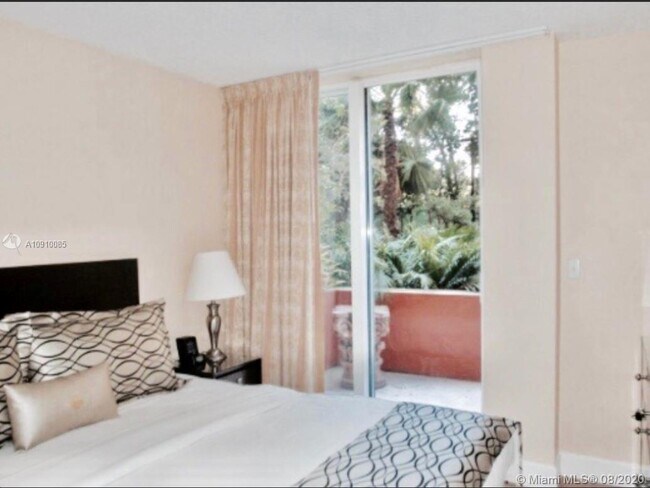 Foto del edificio - 2951 S Bayshore Dr