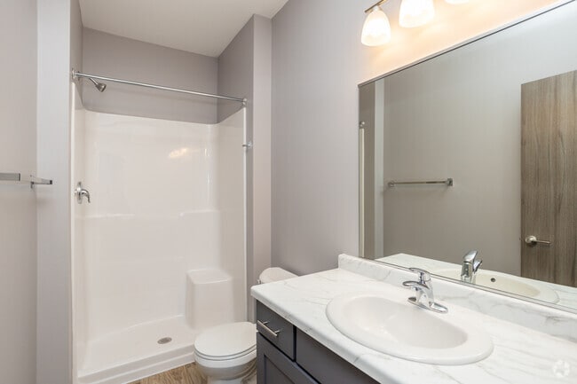 2BR, 2BA - 935SF - Secondary Bathroom - Jefferson Heights Apartments, LLC