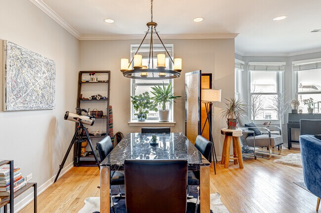 Foto del edificio - 1735 W Division St