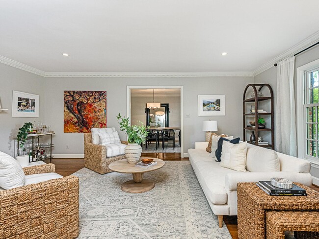 Foto del edificio - Old Foxcroft Classic 5 BD, 3.5 Bth