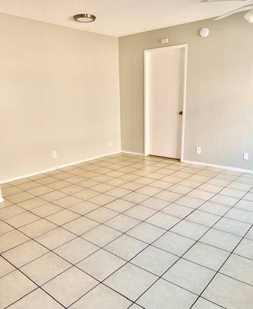 Building Photo - 121 S Avenue 52