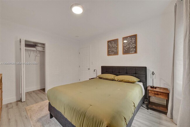 Foto del edificio - 361 NW 103rd St