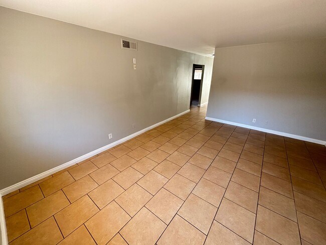 Foto del edificio - 2744 Karen Ave
