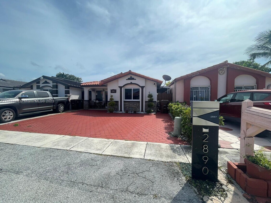 2890 W 75th Terrace, Hialeah, FL 33018 House Rental in Hialeah, FL