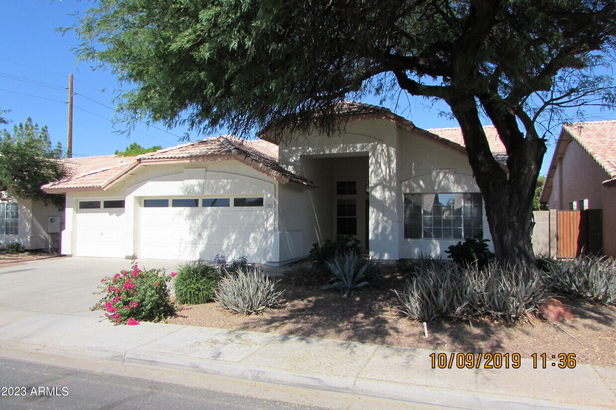 Primary Photo - 732 W Spur Ave