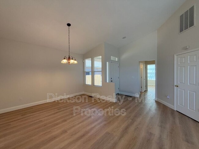 Building Photo - 4711 Bradford Ln