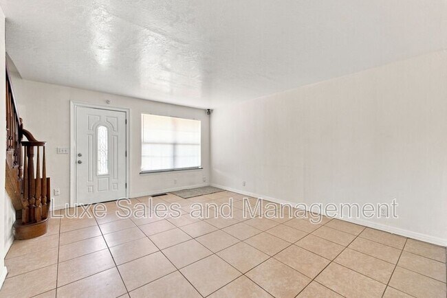 Building Photo - 700 NE 81st St